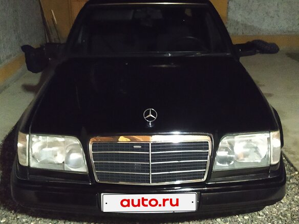 1995 Mercedes-Benz E-Класс 320 I (W124), чёрный, 350000 рублей - вид 1