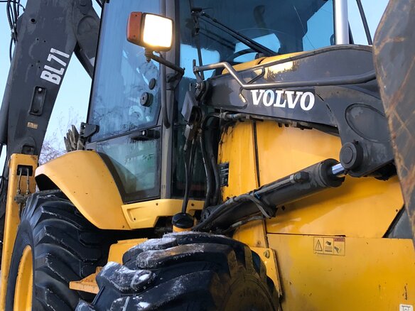 2008 Volvo BL, жёлтый