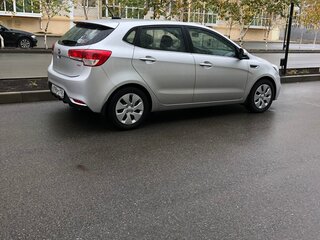 2017 Kia Rio III Рестайлинг, серебристый, 1500000 рублей, вид 4