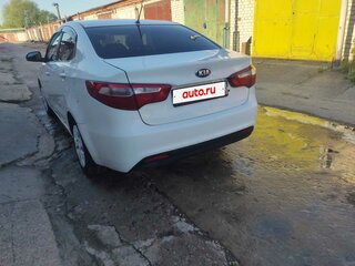 2013 Kia Rio III, белый, 550000 рублей, вид 5