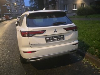 2023 Mitsubishi Outlander IV, белый, 3850000 рублей, вид 3