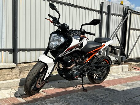 2017 KTM 250 Duke, белый, 295000 рублей, вид 2