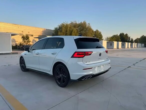 2023 Volkswagen Golf VIII, белый, 1910000 рублей - вид 5