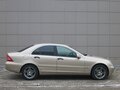 2004 Mercedes-Benz C-Класс 240 II (W203) Рестайлинг, бежевый - вид 2