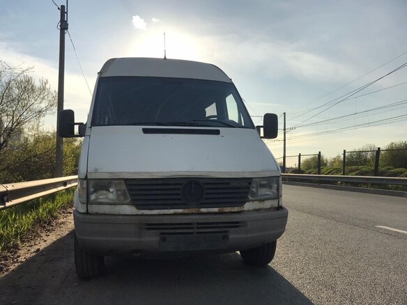 1999 Mercedes-Benz Sprinter, белый, 520000 рублей