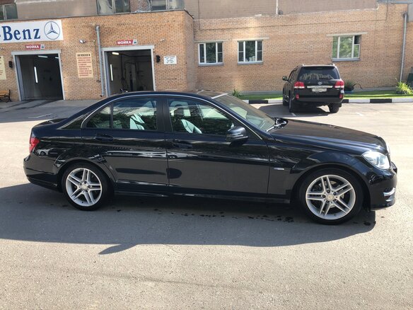 2012 Mercedes-Benz C-Класс 180 BlueEFFICIENCY III (W204) Рестайлинг, чёрный - вид 3