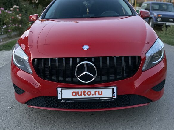 2014 Mercedes-Benz A-Класс 180 III (W176), красный - вид 3