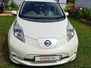 2013 Nissan Leaf (EM57) I (ZE0/AZE0), белый, 800000 рублей, вид 2