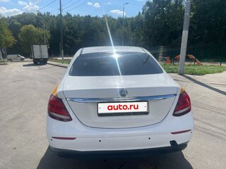 2019 Mercedes-Benz E-Класс 200 d V (W213, S213, C238), белый, 1820000 рублей, вид 5