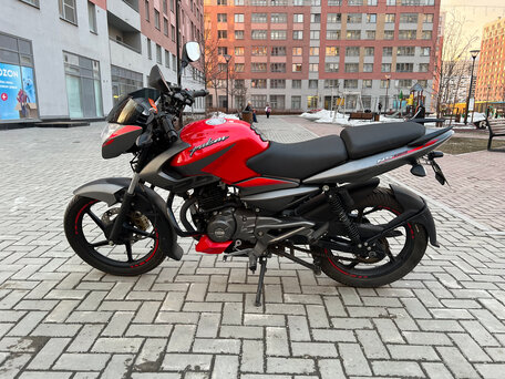 2021 Bajaj Pulsar NS 125, красный, 110000 рублей, вид 2
