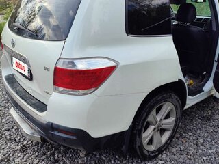 2013 Toyota Highlander II (XU40) Рестайлинг, белый, 2000000 рублей, вид 3