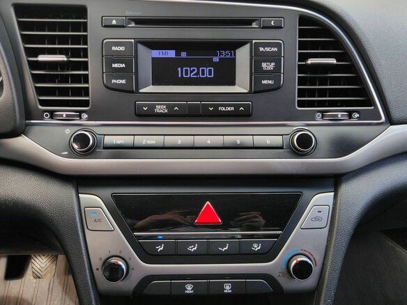 2017 Hyundai Elantra VI (AD), серый, 1090000 рублей - вид 10