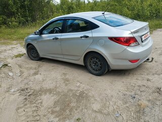 2013 Hyundai Solaris I, серебристый, 730000 рублей, вид 4