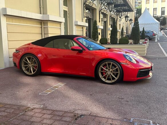 2019 Porsche 911 Carrera 4S VIII (992), красный - вид 1