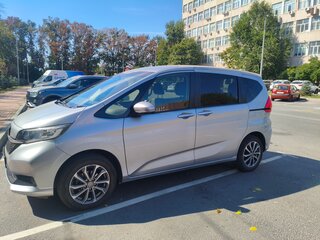 2019 Honda Freed II Рестайлинг, серебристый, 1750000 рублей, вид 4