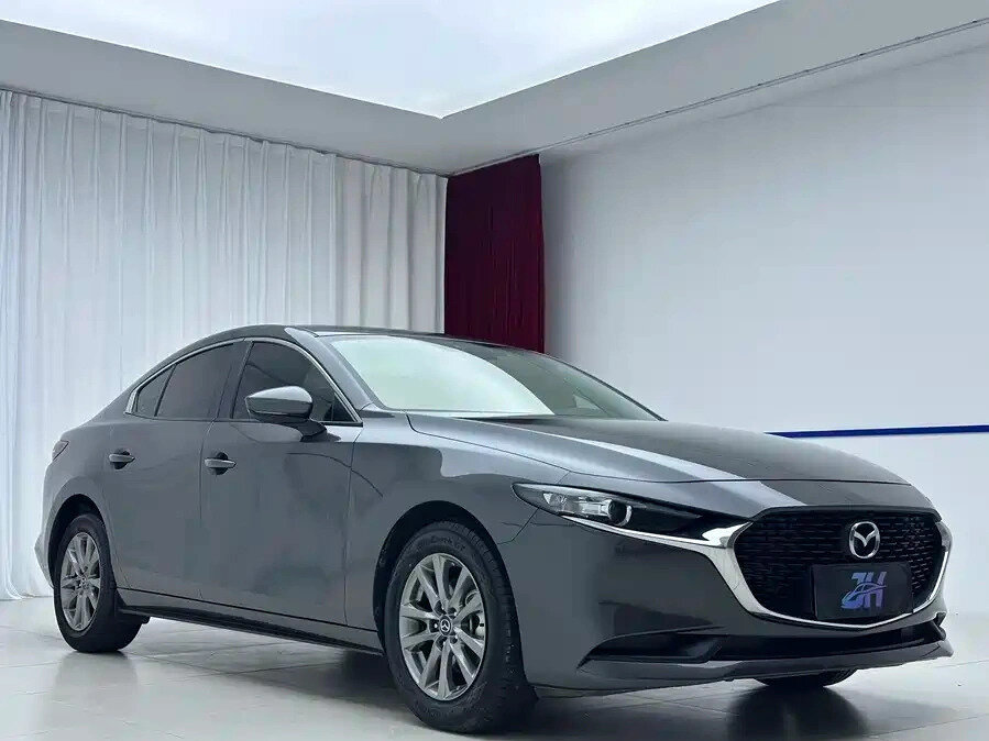 Открыть фотографии: Mazda 3 IV (BP)