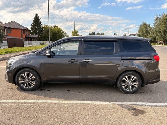 2019 Kia Carnival III, серый, 2499000 рублей - вид 7