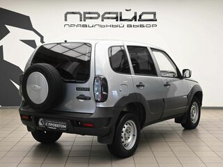 2013 Chevrolet Niva I Рестайлинг, серебристый, 445000 рублей, вид 3