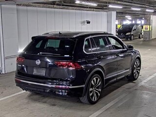 2018 Volkswagen Tiguan II, чёрный, 2115000 рублей, вид 2