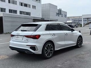 2022 Audi A3 Sportback 35 TFSI IV (8Y), белый, 1901404 рублей, вид 4