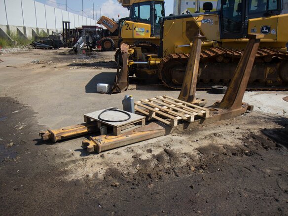 2011 John Deere 850J, золотистый - вид 4