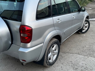 2004 Toyota RAV4 II (XA20) Рестайлинг, серебристый, 1200000 рублей, вид 4