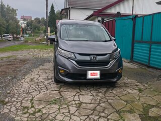 2017 Honda Freed+ II, серый, 1370000 рублей, вид 3