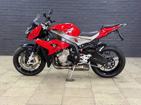 2015 BMW S 1000 R, красный, 935000 рублей, вид 4