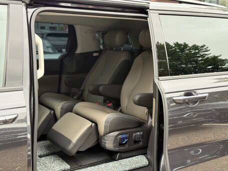 2026 Kia Carnival IV Рестайлинг, серый, 6640000 рублей, вид 5