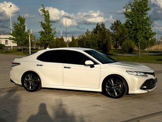 2021 Toyota Camry VIII (XV70), белый, 3690000 рублей, вид 5