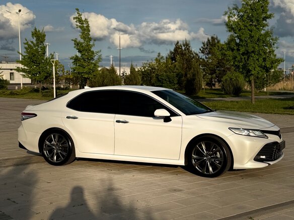 2021 Toyota Camry VIII (XV70), белый, 3690000 рублей - вид 4