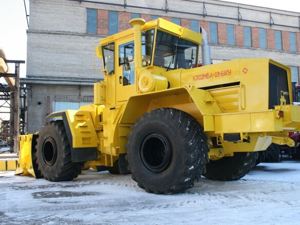 2021 Кировец К-702, жёлтый - вид 3