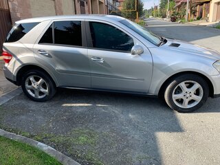 2006 Mercedes-Benz M-Класс 500 II (W164), серебристый, 735000 рублей, вид 4