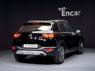 2020 Kia Stonic I Рестайлинг, чёрный, 1380000 рублей, вид 3