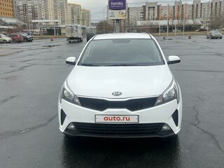 2021 Kia Rio IV Рестайлинг, белый, 1720000 рублей, вид 1