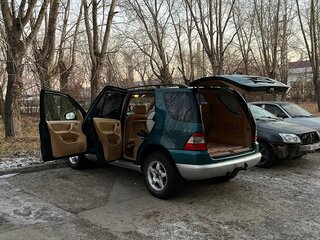 1998 Mercedes-Benz M-Класс 320 I (W163), зелёный, 500000 рублей, вид 4