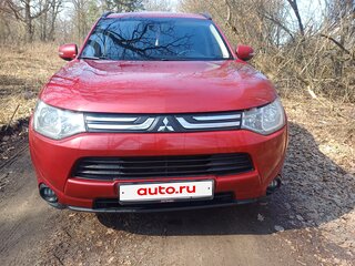 2013 Mitsubishi Outlander III, красный, 1600000 рублей, вид 3