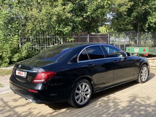 2019 Mercedes-Benz E-Класс 220 d V (W213, S213, C238), чёрный, 5000000 рублей, вид 4