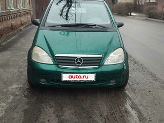 2000 Mercedes-Benz A-Класс 140 I (W168), зелёный, 225000 рублей, вид 2
