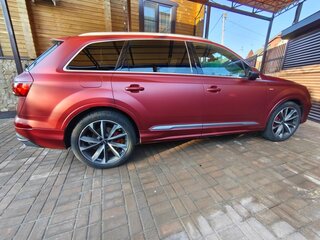 2022 Audi Q7 45 TDI II (4M) Рестайлинг, красный, 9000000 рублей, вид 4