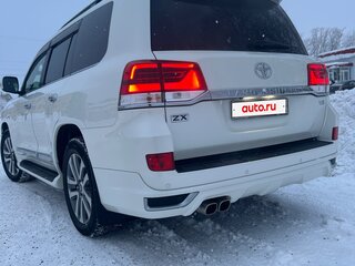 2018 Toyota Land Cruiser 200 Series Рестайлинг 2, белый, 8720000 рублей, вид 3