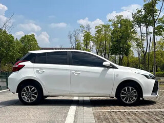 2022 Toyota Yaris L XP150 Рестайлинг, белый, 1250000 рублей, вид 4