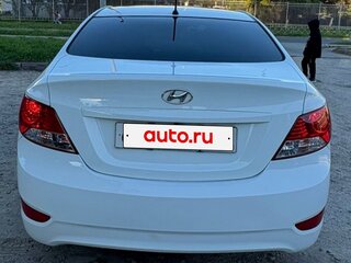 2013 Hyundai Solaris I, белый, 850000 рублей, вид 4