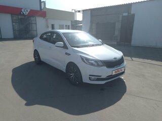 2015 Kia Rio III Рестайлинг, белый, 799999 рублей, вид 3