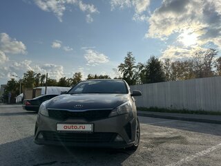 2021 Kia Rio IV Рестайлинг, коричневый, 1790000 рублей, вид 2