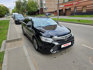 2016 Toyota Camry VII (XV50) Рестайлинг, чёрный, 2400000 рублей, вид 3