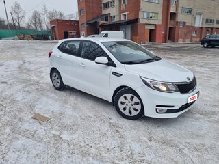 2017 Kia Rio III Рестайлинг, белый, 1410000 рублей, вид 3
