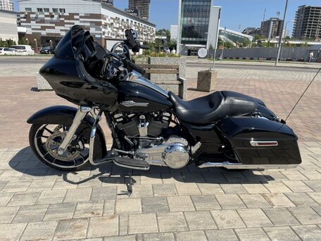 2023 Harley-Davidson Road Glide, чёрный, 1698000 рублей, вид 3