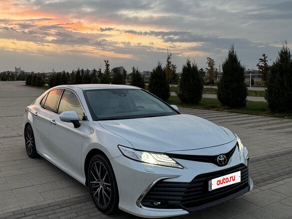 2021 Toyota Camry VIII (XV70) Рестайлинг, белый, 3700000 рублей - вид 1