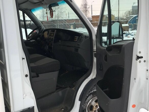2011 Iveco Daily, белый, 1500000 рублей - вид 2